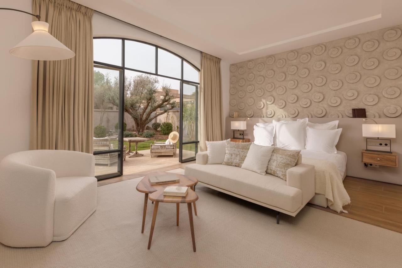Deluxe Queen Suite