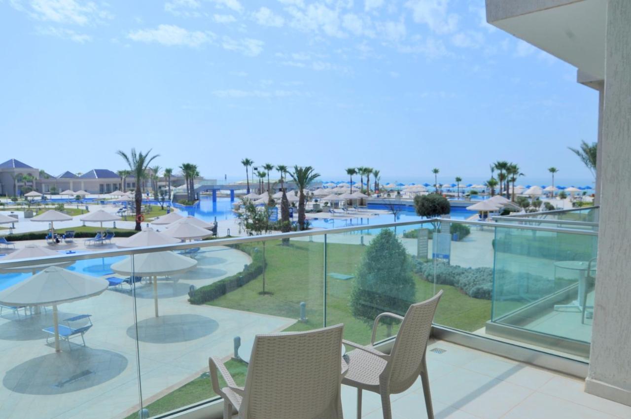 Deluxe Pool ODER seitliches Meer