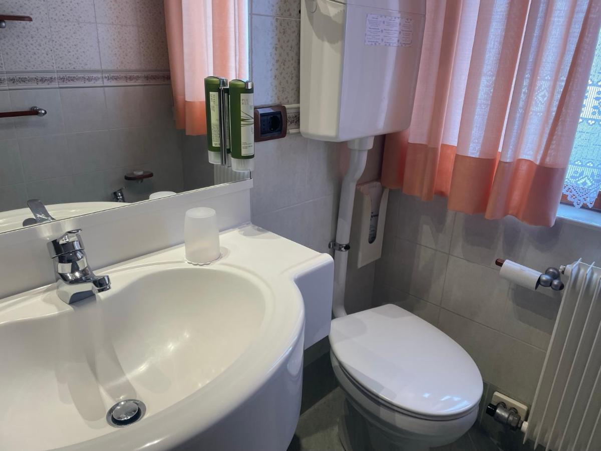 Large Single Room,1360479566:JPEG