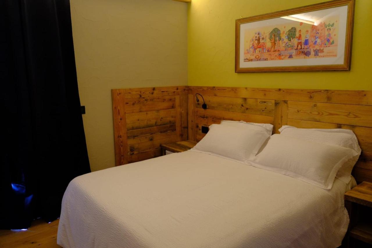 Deluxe Room,1334368646:JPEG