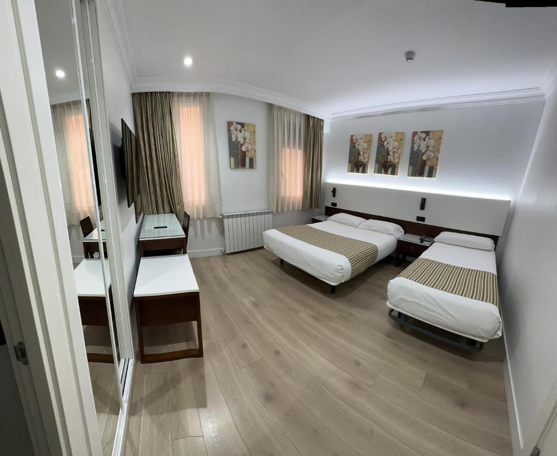 Triple Room,775358356:JPEG