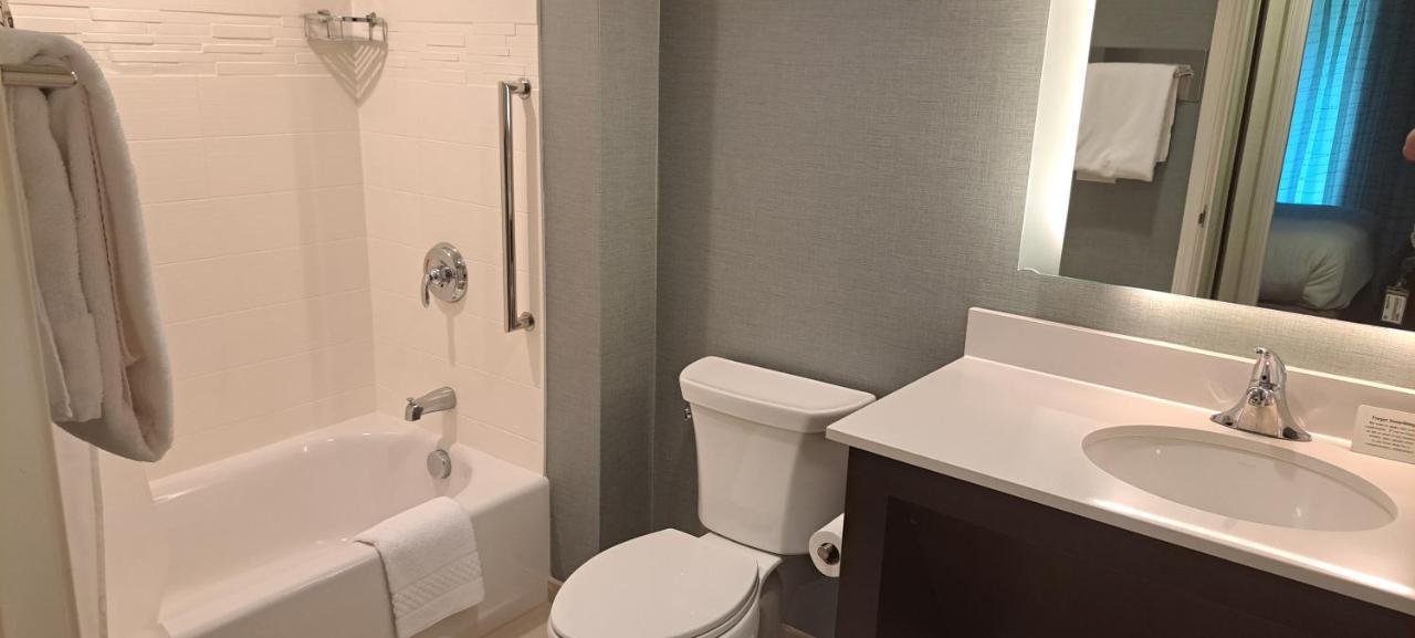 Two-Bedroom Suite,1633027304:JPEG