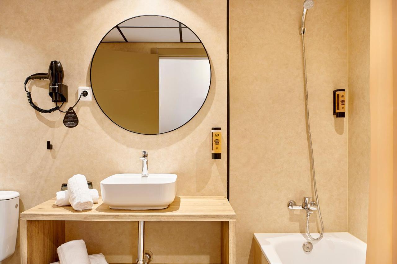 Twin Room with Balcony & Unlimited Brunch