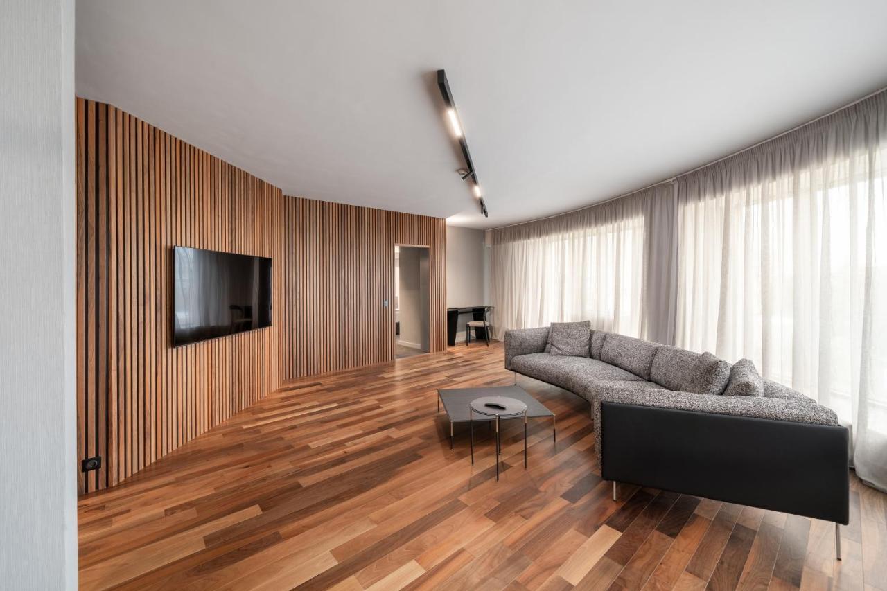 Large Suite