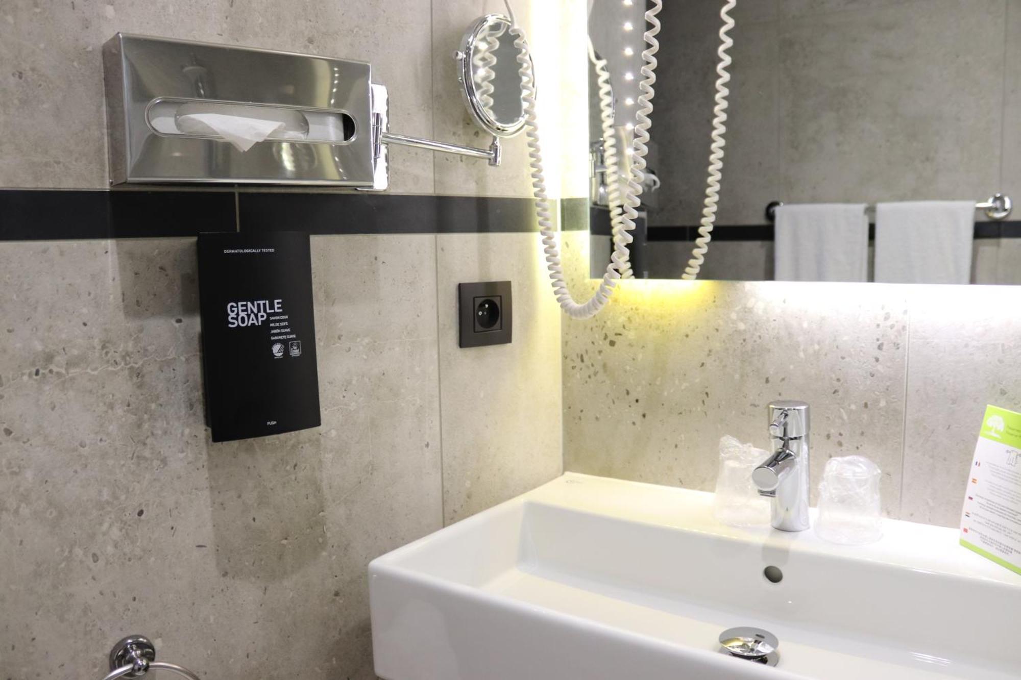 Grand Place Twin Room
