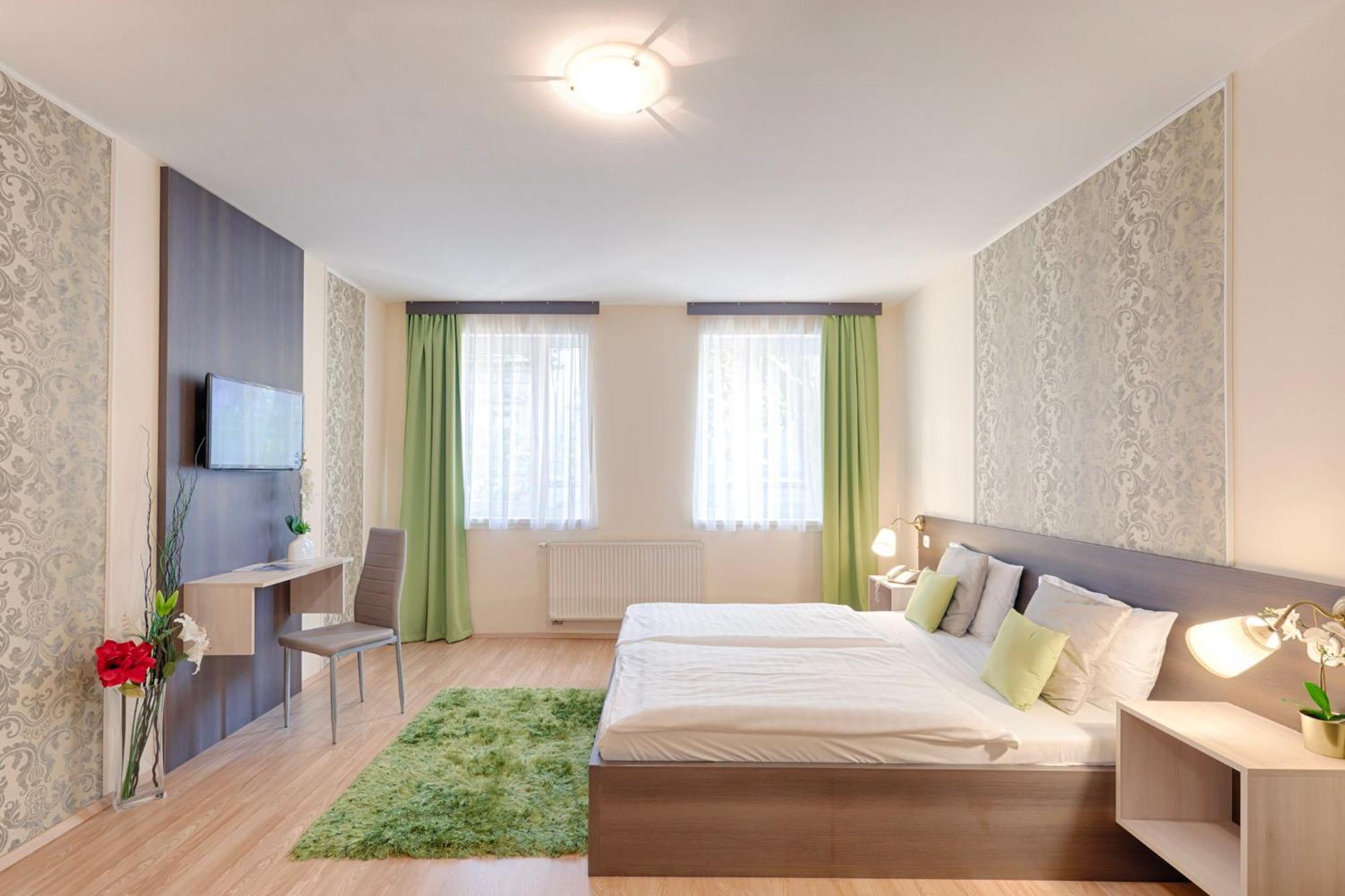 Large Double Room