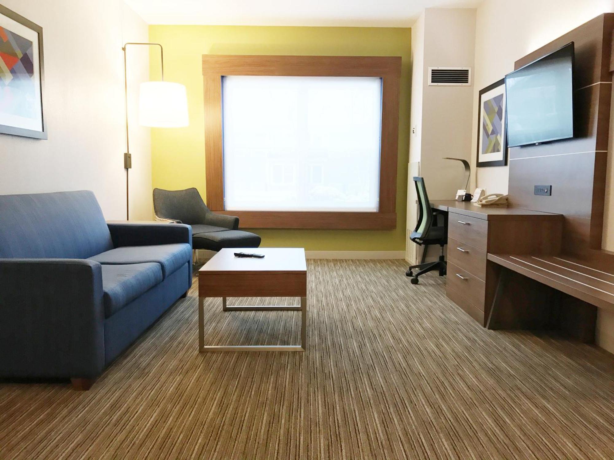 One-Bedroom King Suite,1452318760:JPEG
