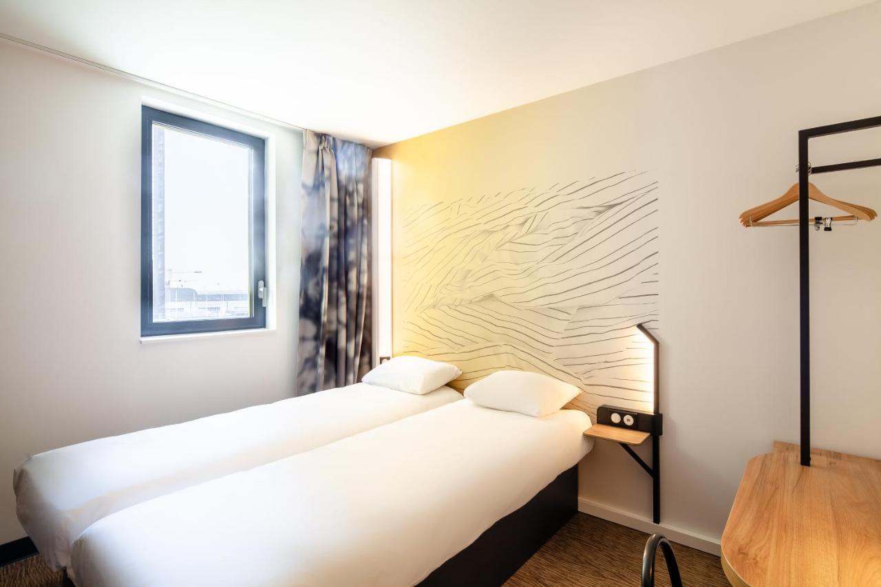 Twin Room,1466054531:JPEG