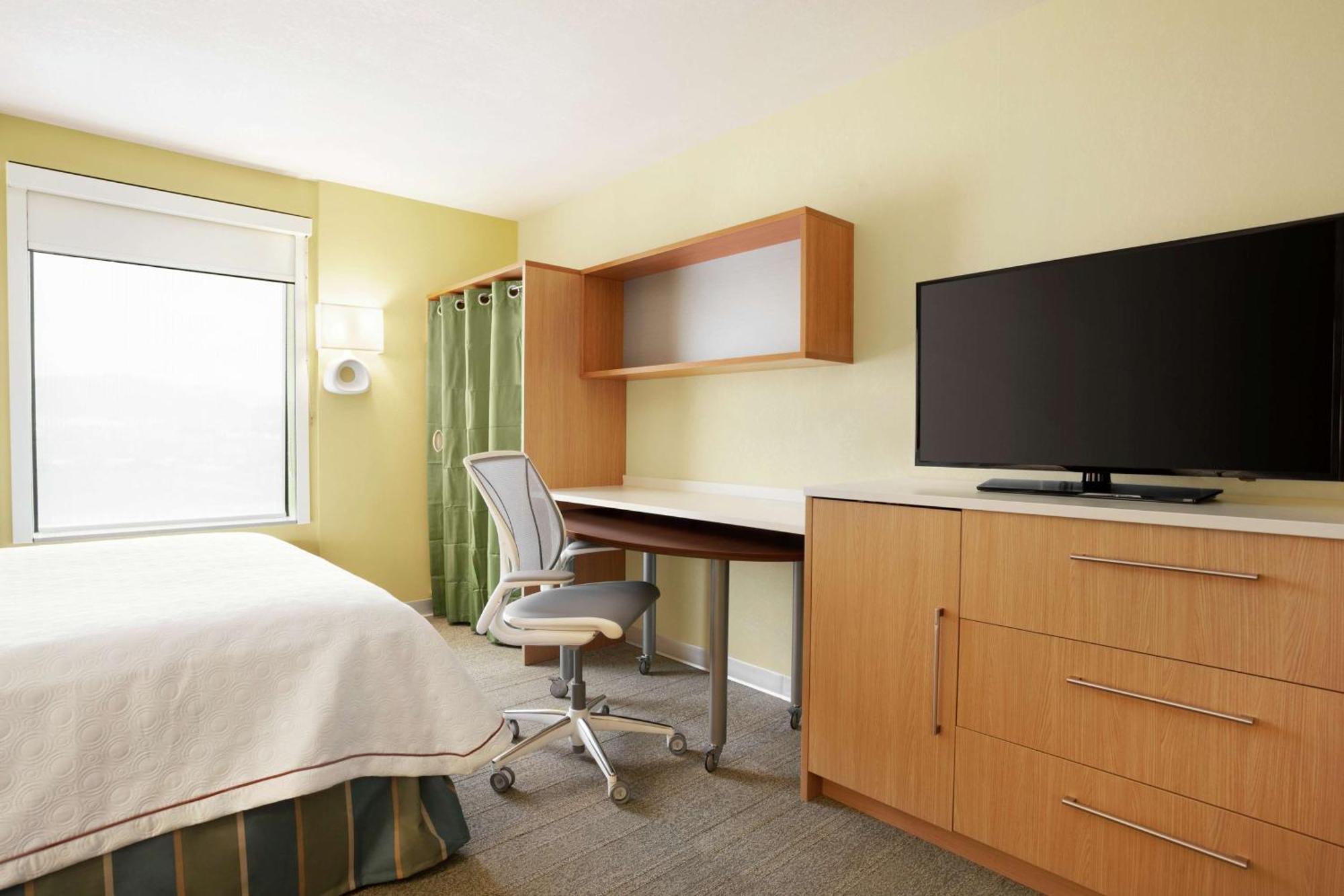 Queen Suite - Hearing Access/Non-Smoking