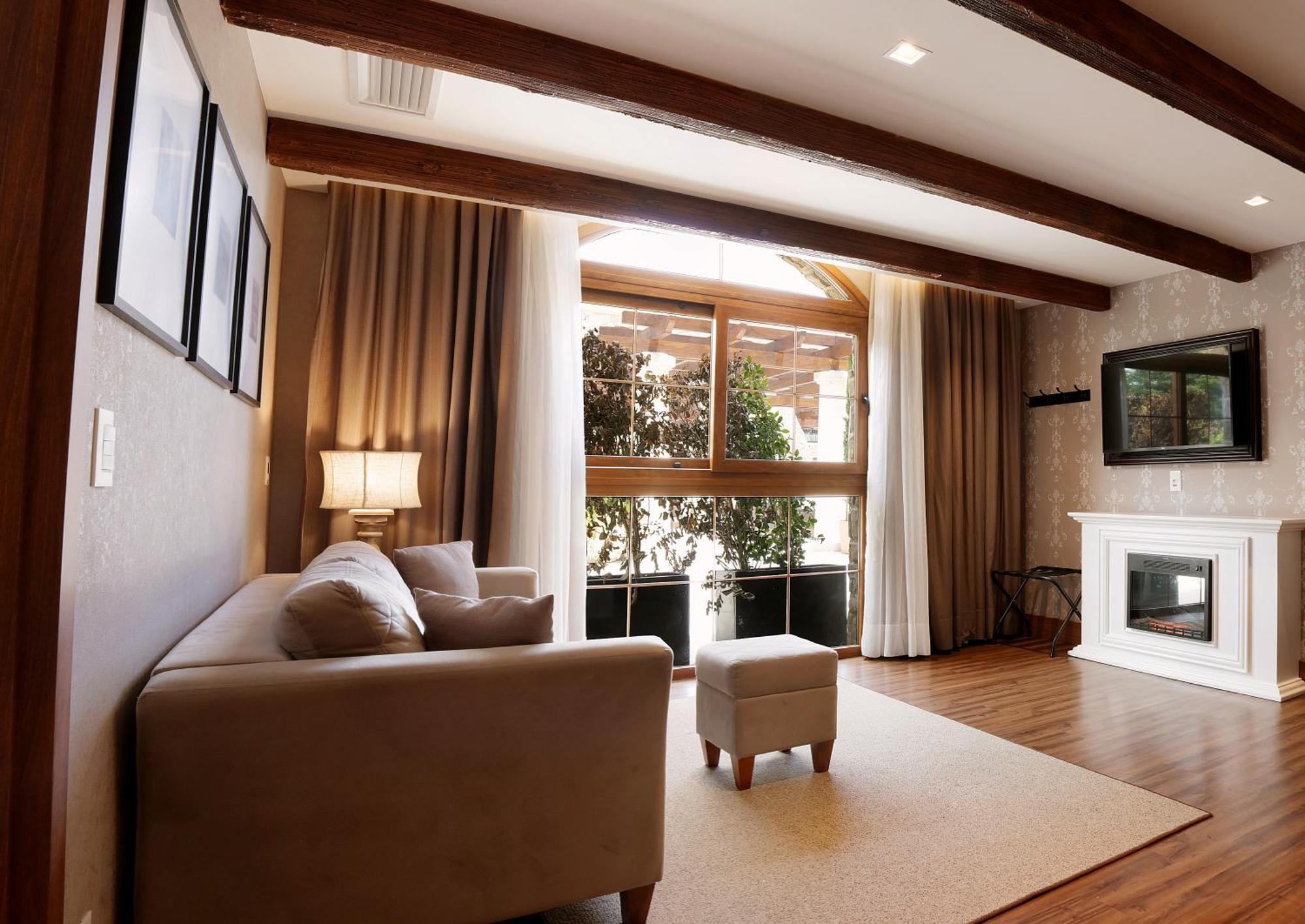 Deluxe Suite Spa Bath