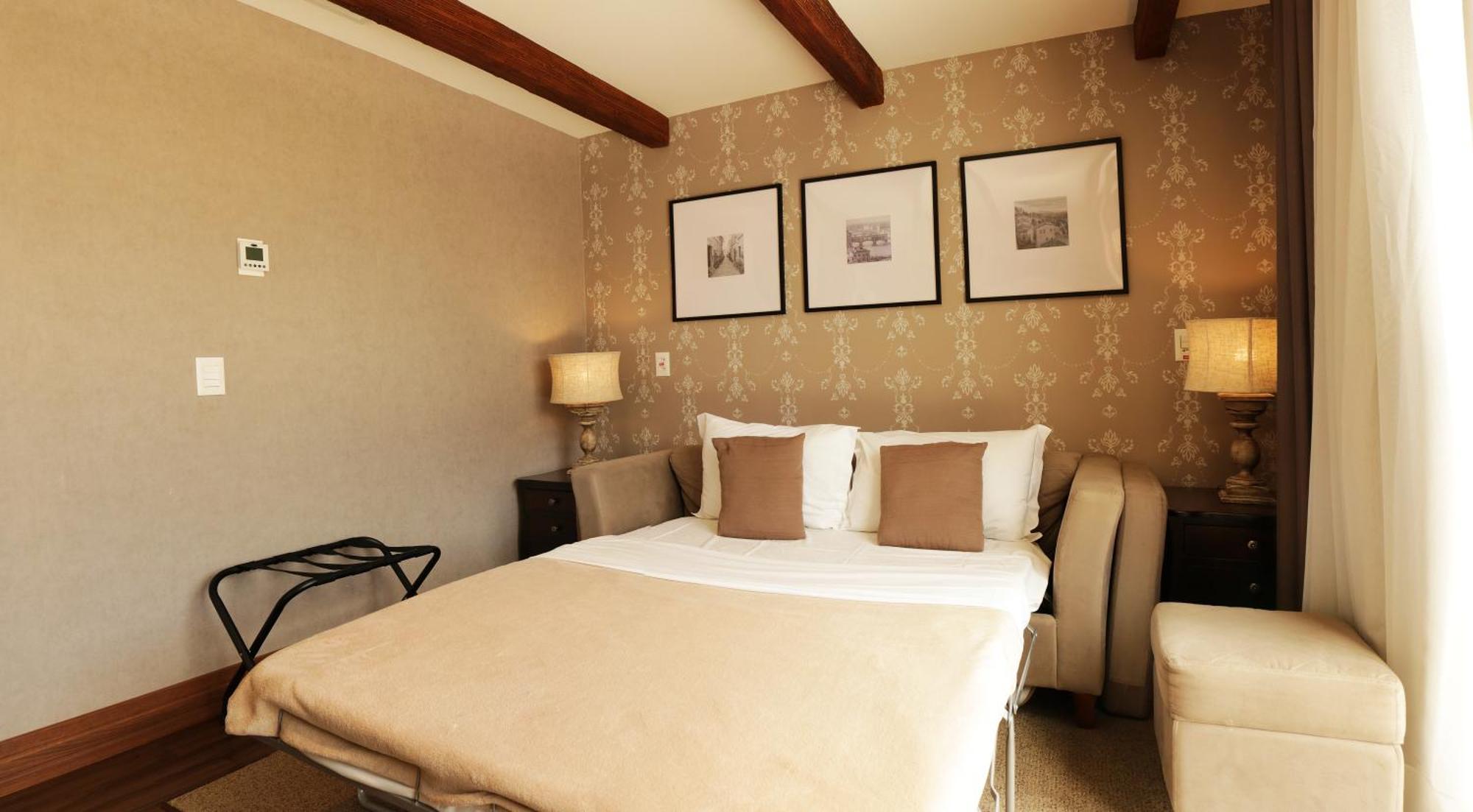 Deluxe Suite