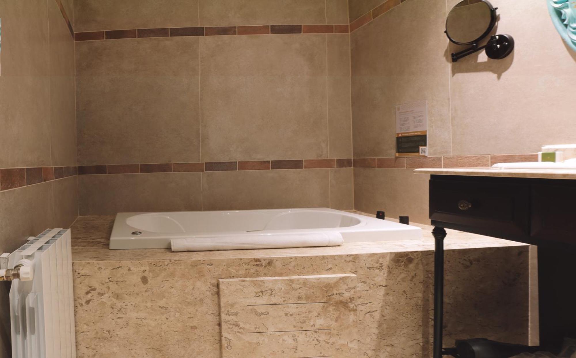 Suite Hot Tub