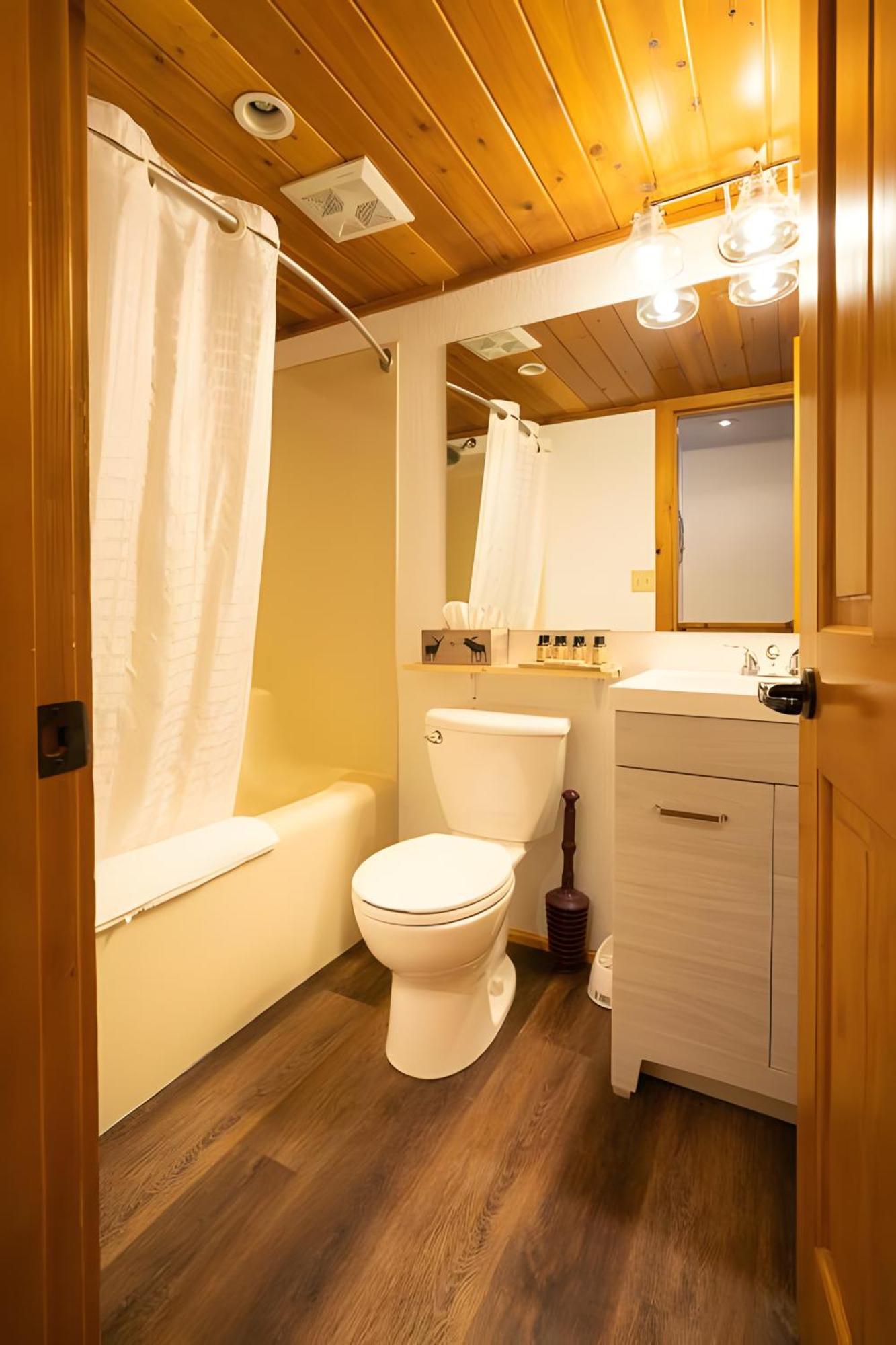 One Bedroom Loft Cabin (Ladder)