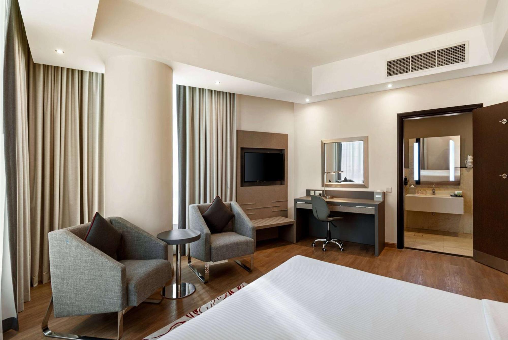 1 King Bed, Mobility Accessible Room, Walk-In Shower, Non-Smoking,1541791309:JPEG