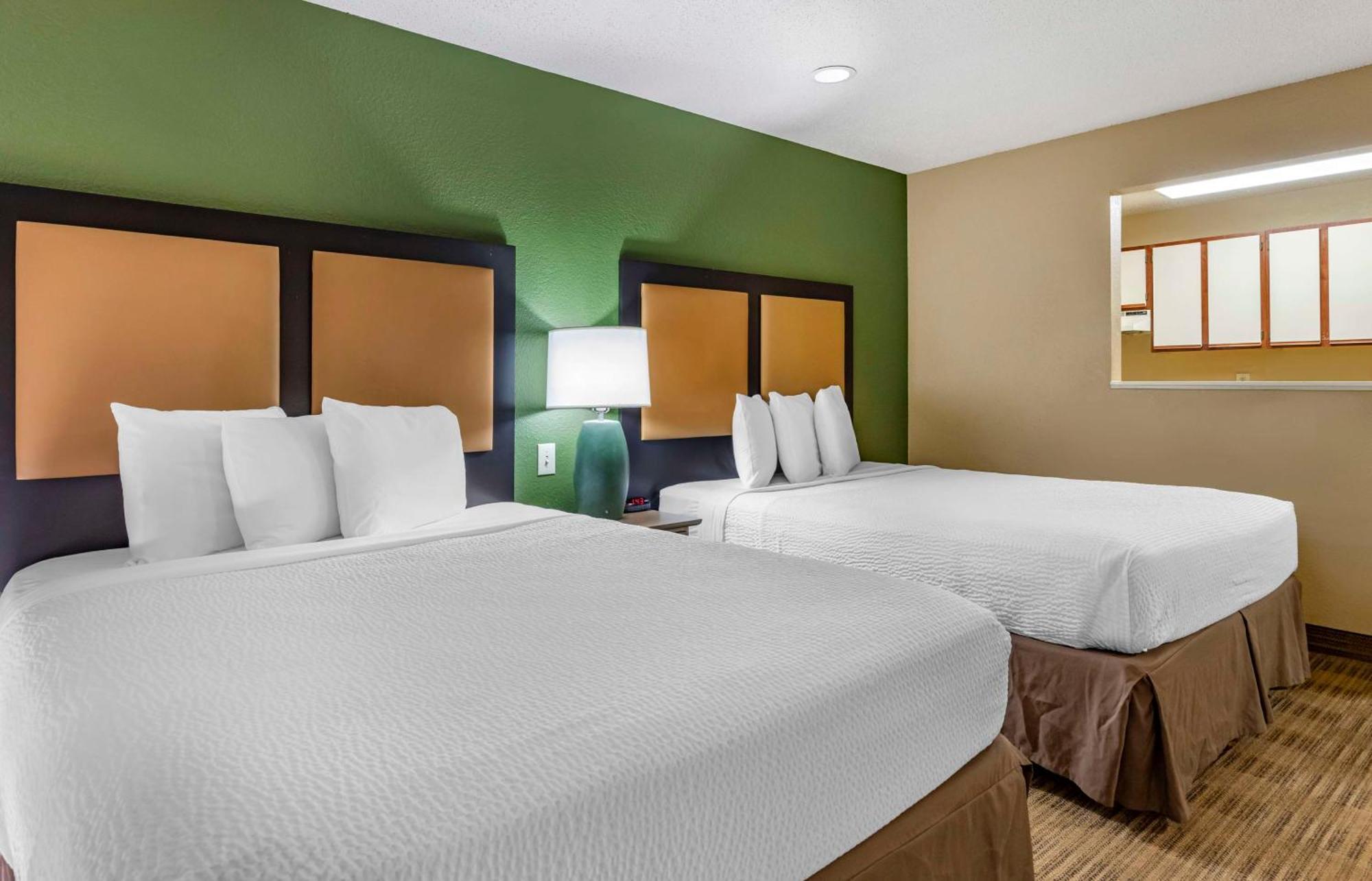 Deluxe Studio with 2 Queen Beds - Non-Smoking,664150212:JPEG