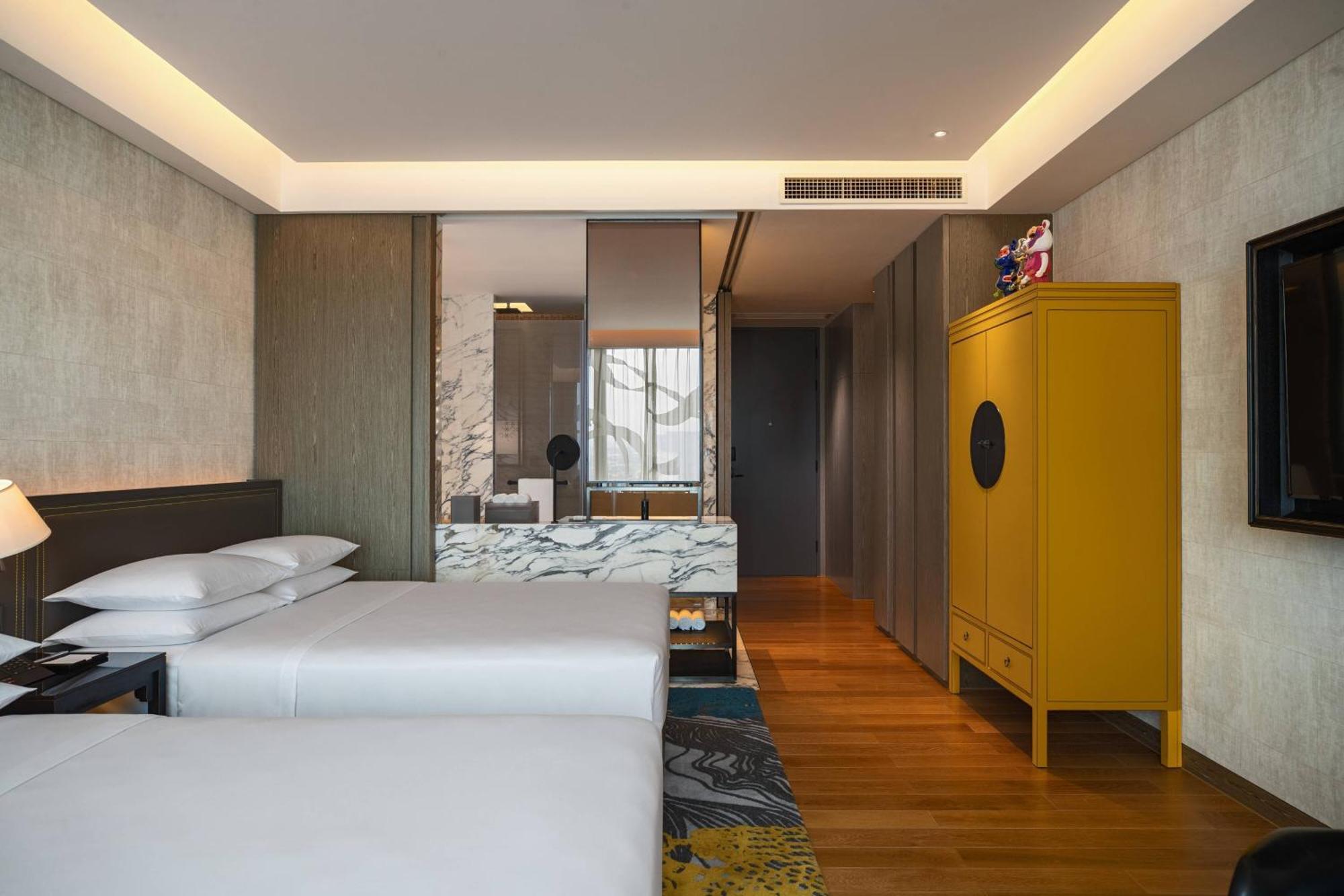 Deluxe Guest Room With Twin Beds