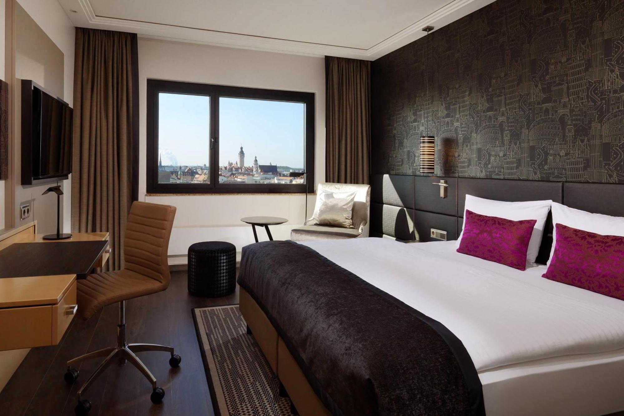 Deluxe, Guest room, 1 King, City view,1706328521:JPEG