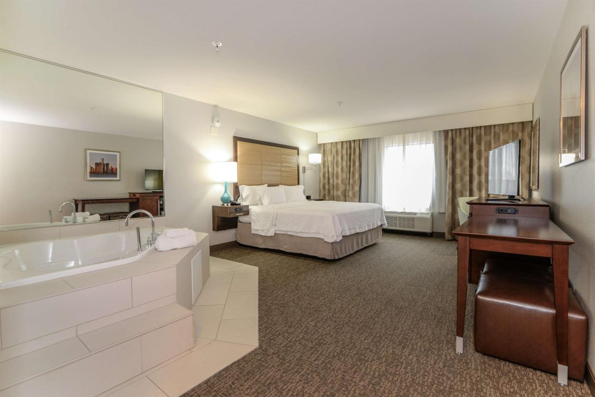 King Studio Suite with Hot Tub,1546967206:JPEG