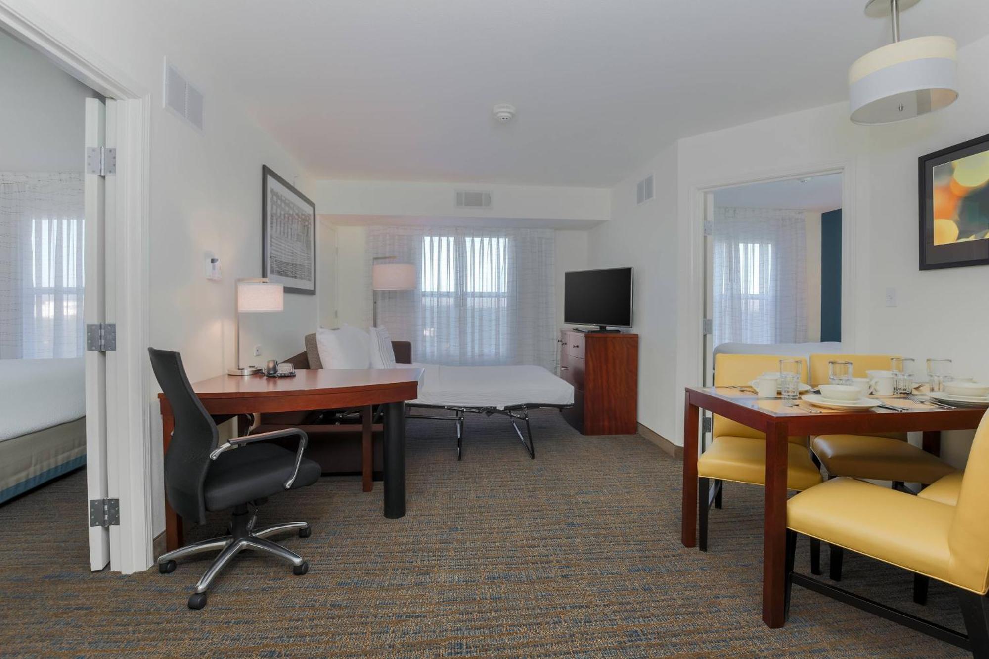 2 Bedroom Suite,1552772908:JPEG