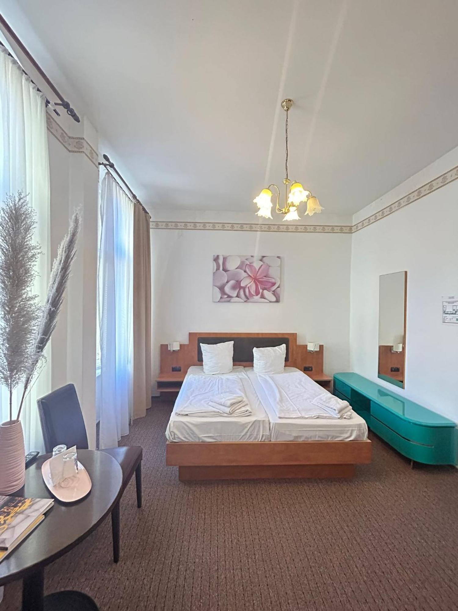 Basic Double Room