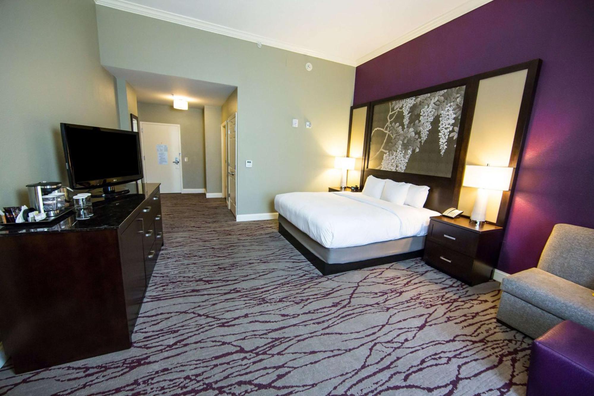 King Room with Whirlpool - Non-Smoking,1710084325:JPEG