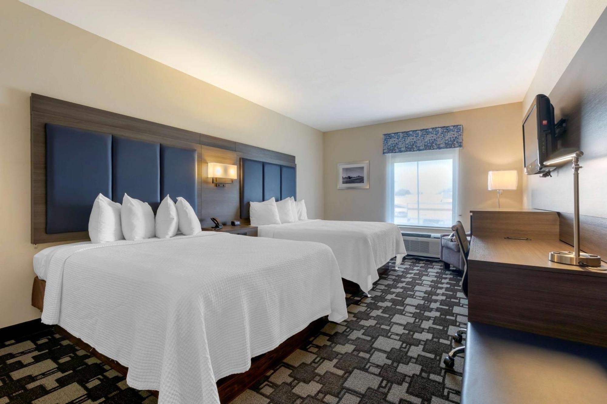 Queen Room with Two Queen Beds - Non-Smoking,1551583489:JPEG