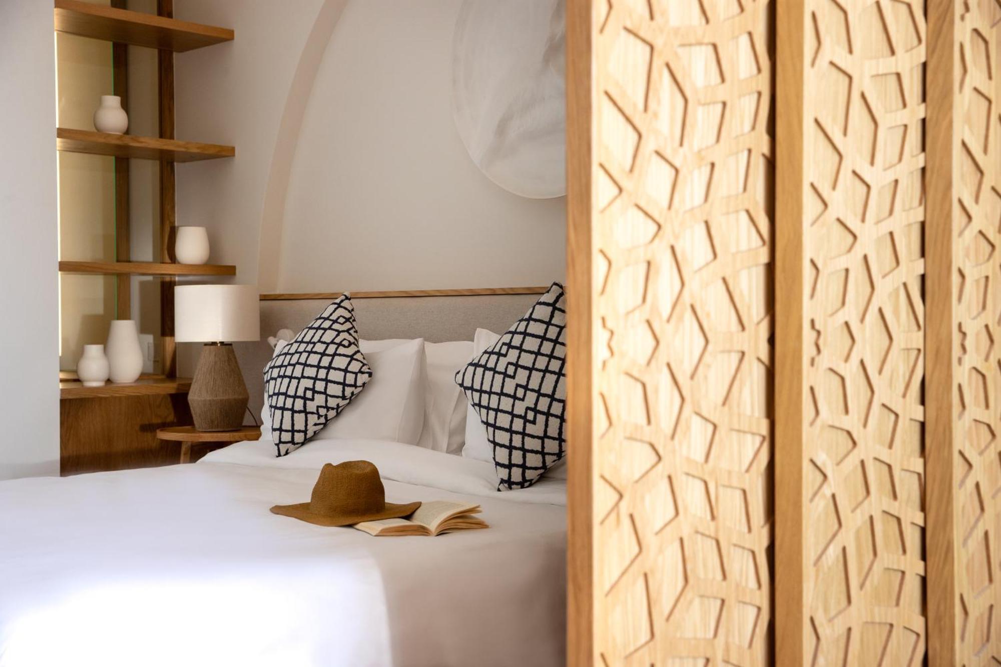 Poolfront Junior King Suite