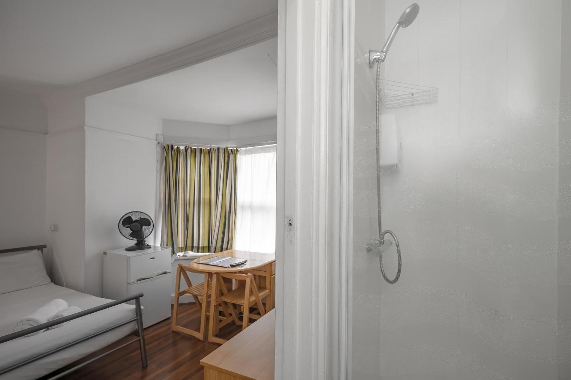 Double Room Private Bathroom