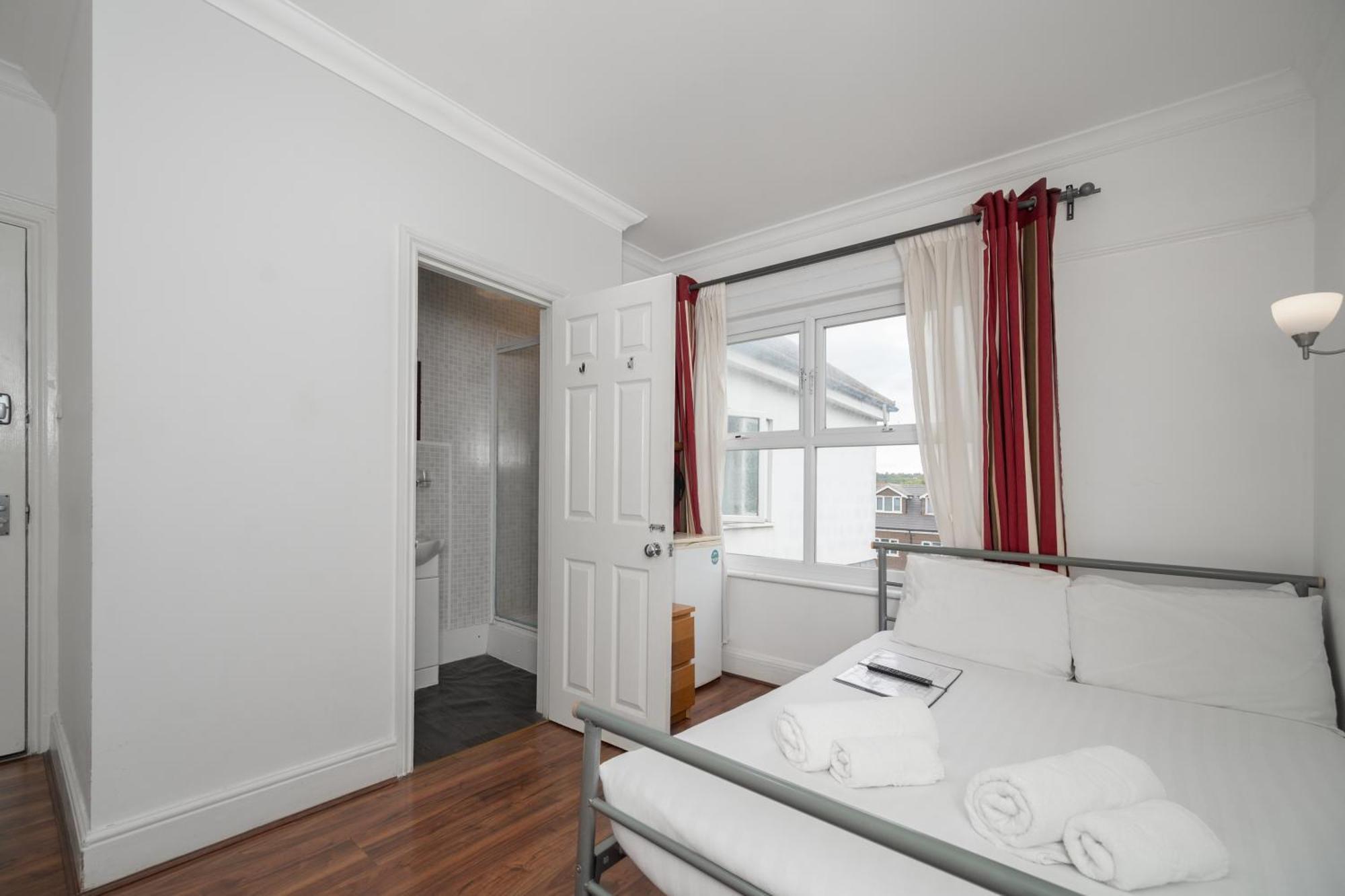 Double Room Private Bathroom