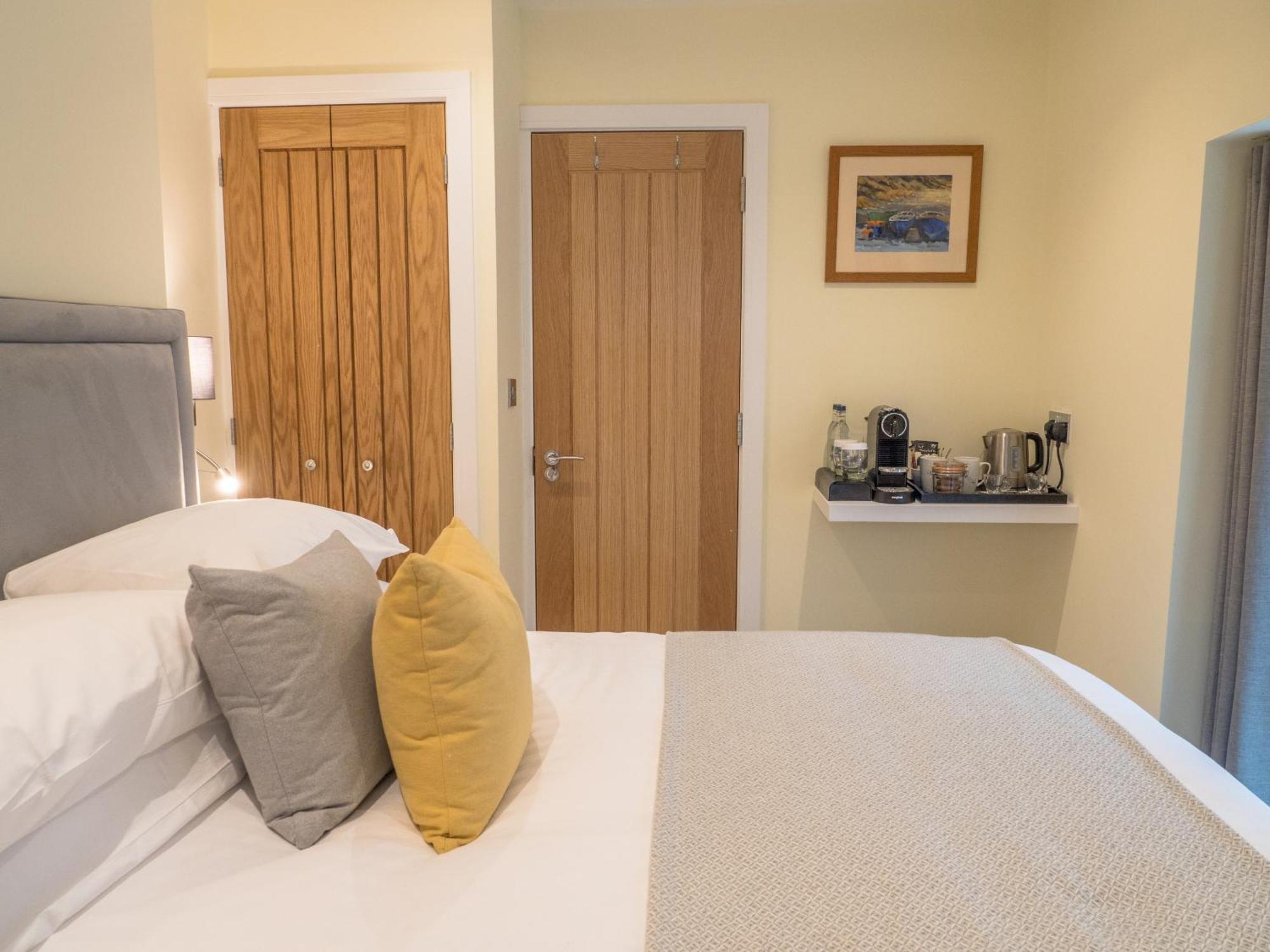 Small Double Room,1593771778:JPEG