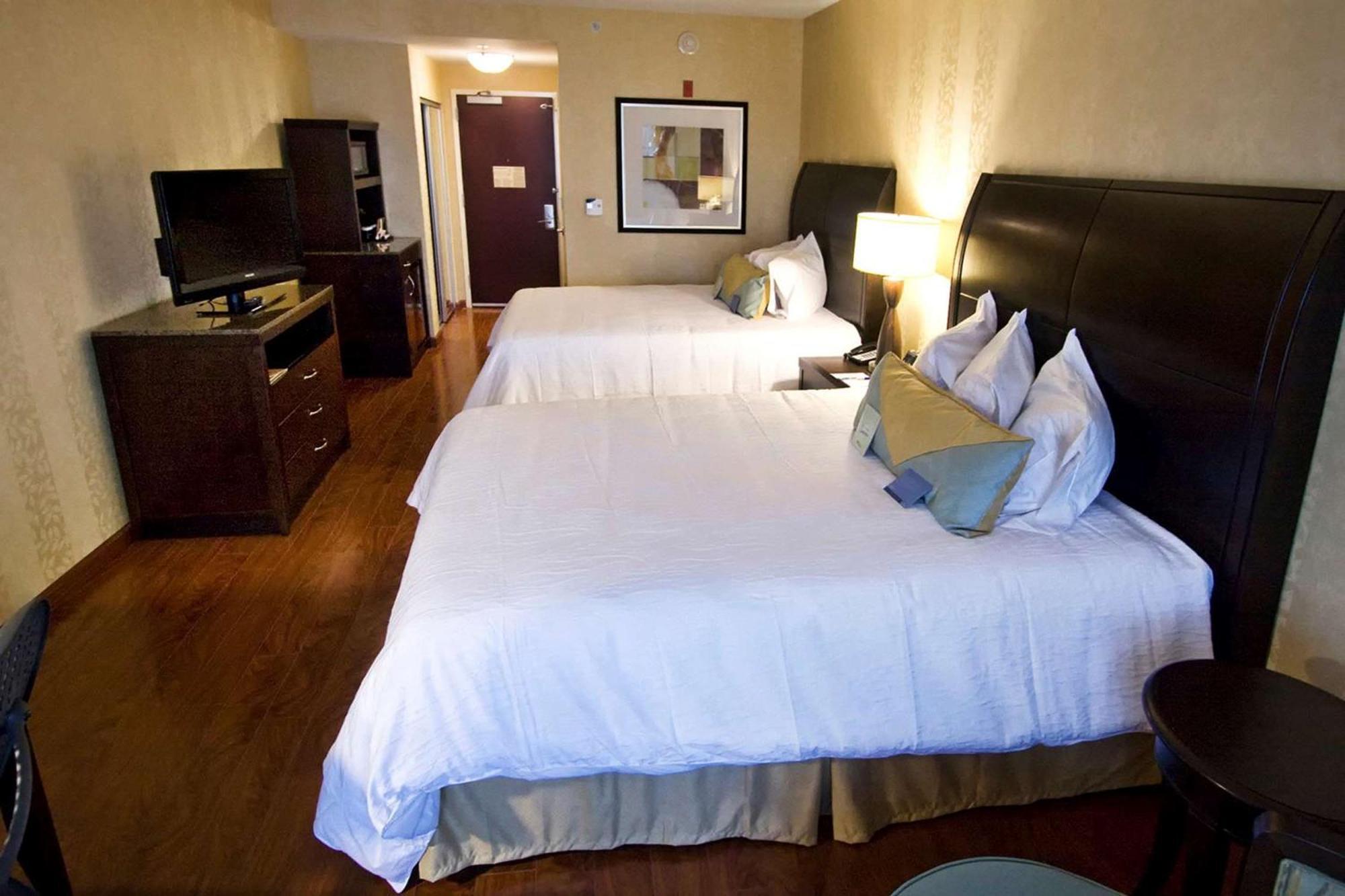 Queen Room with Two Queen Beds and Accessible Tub - Mobility Access,1280333236:JPEG