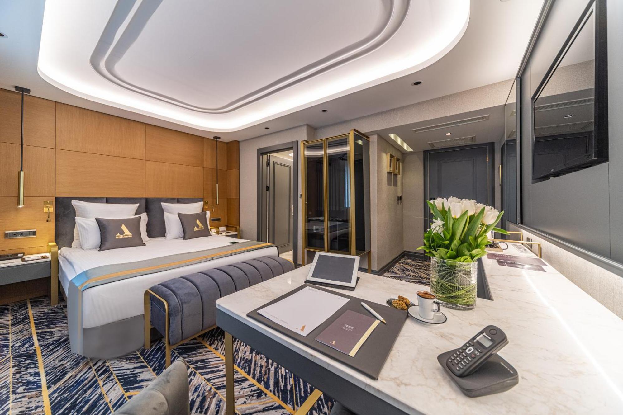 Deluxe Double or Twin Room