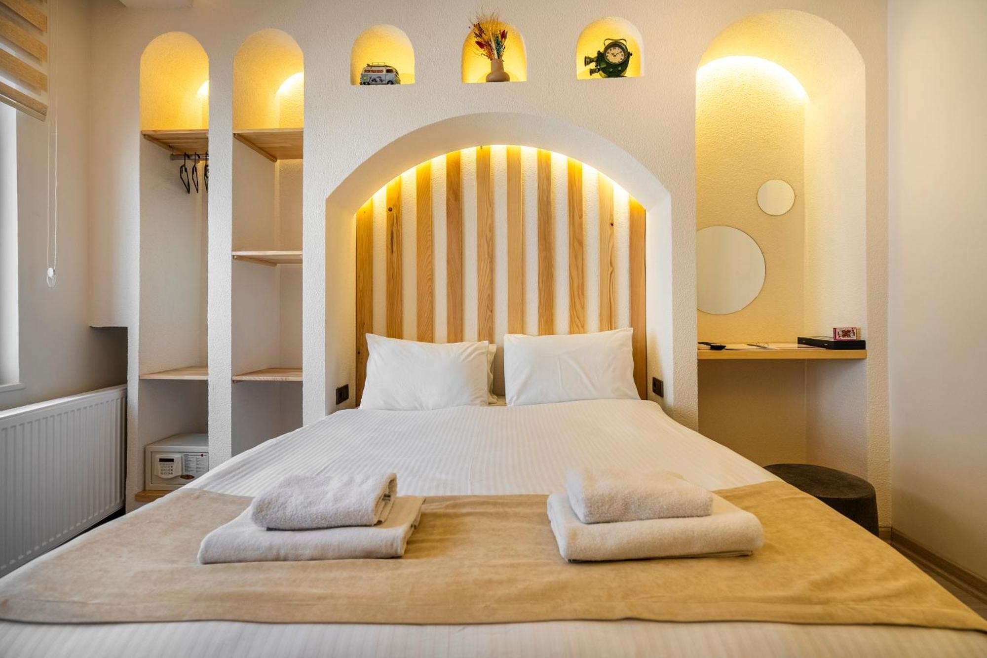 Double Room,1563347278:JPEG