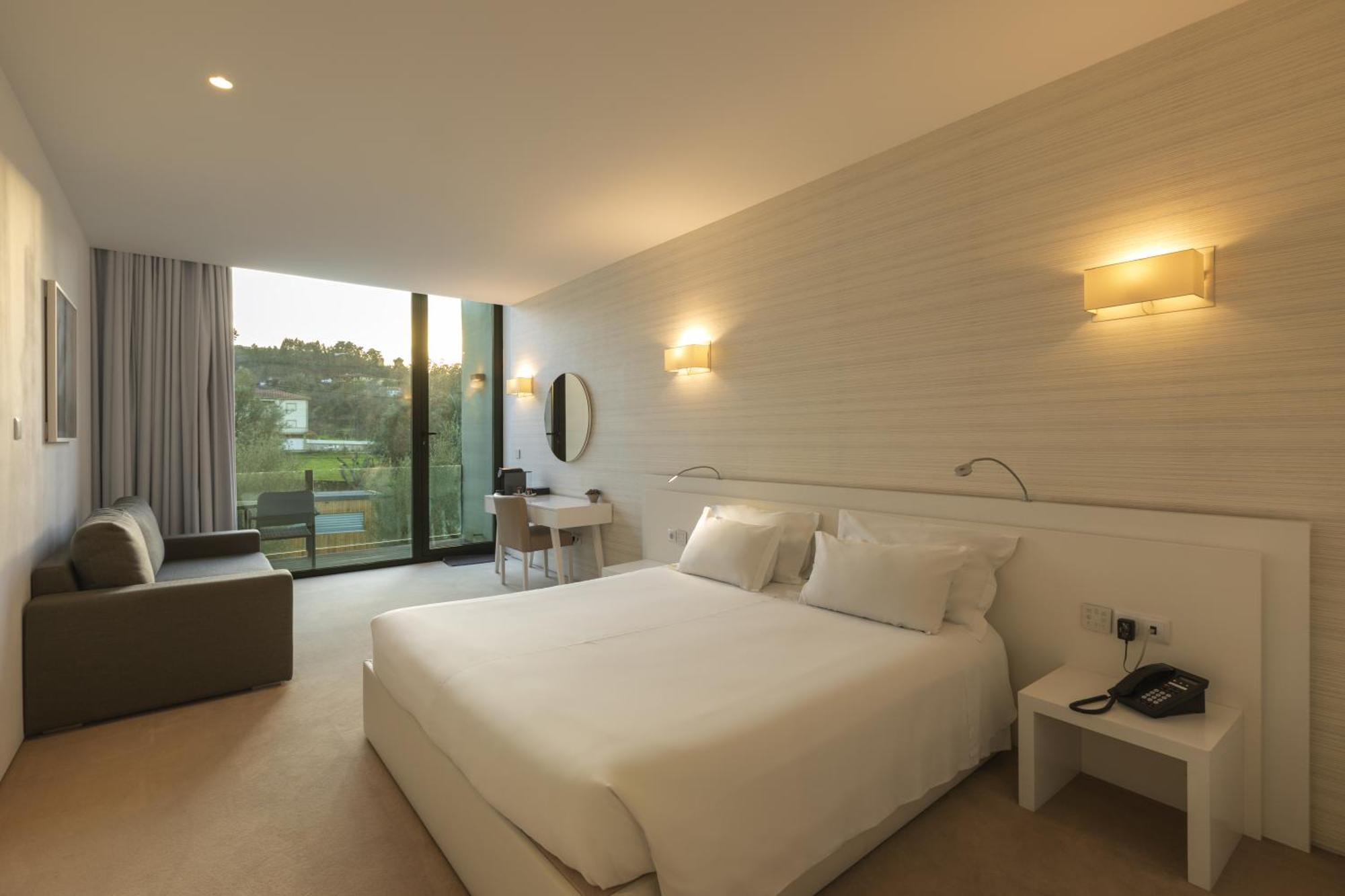 Deluxe Double Room Balcony,1567455677:JPEG