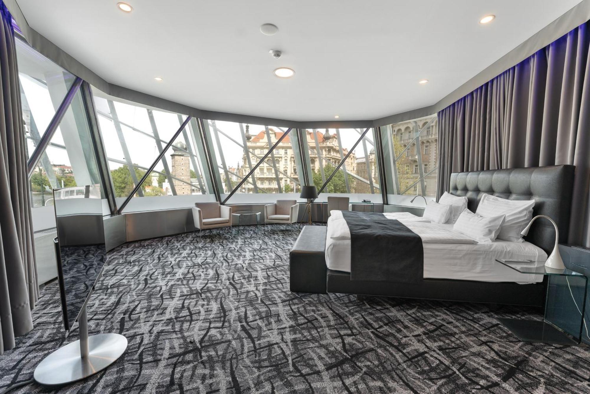 Royal Suite,1580224604:JPEG
