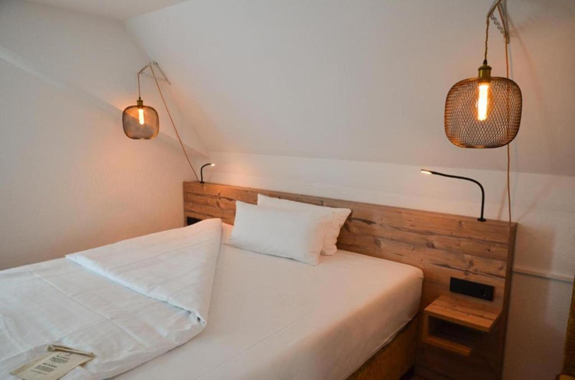 Single Room,1580231783:JPEG