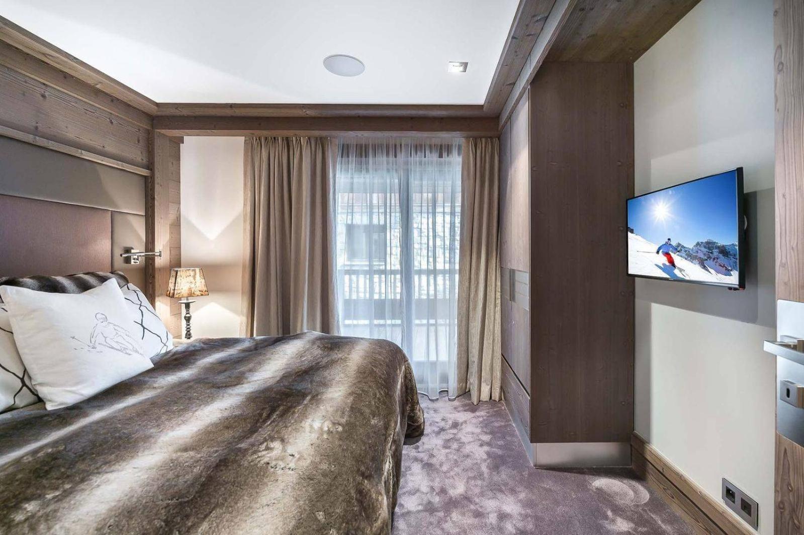 THREE-BEDROOM PRESTIGE RESIDENCE