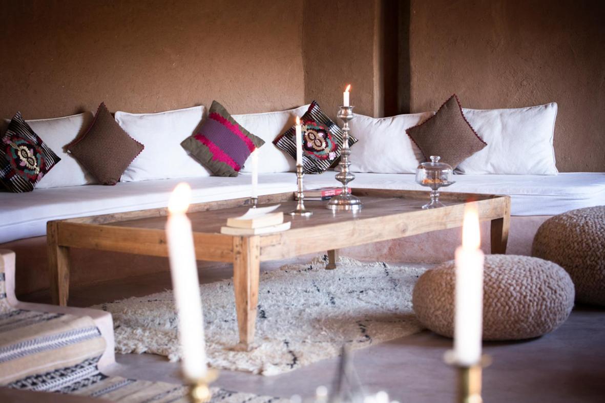Habitación con cama extragrande.