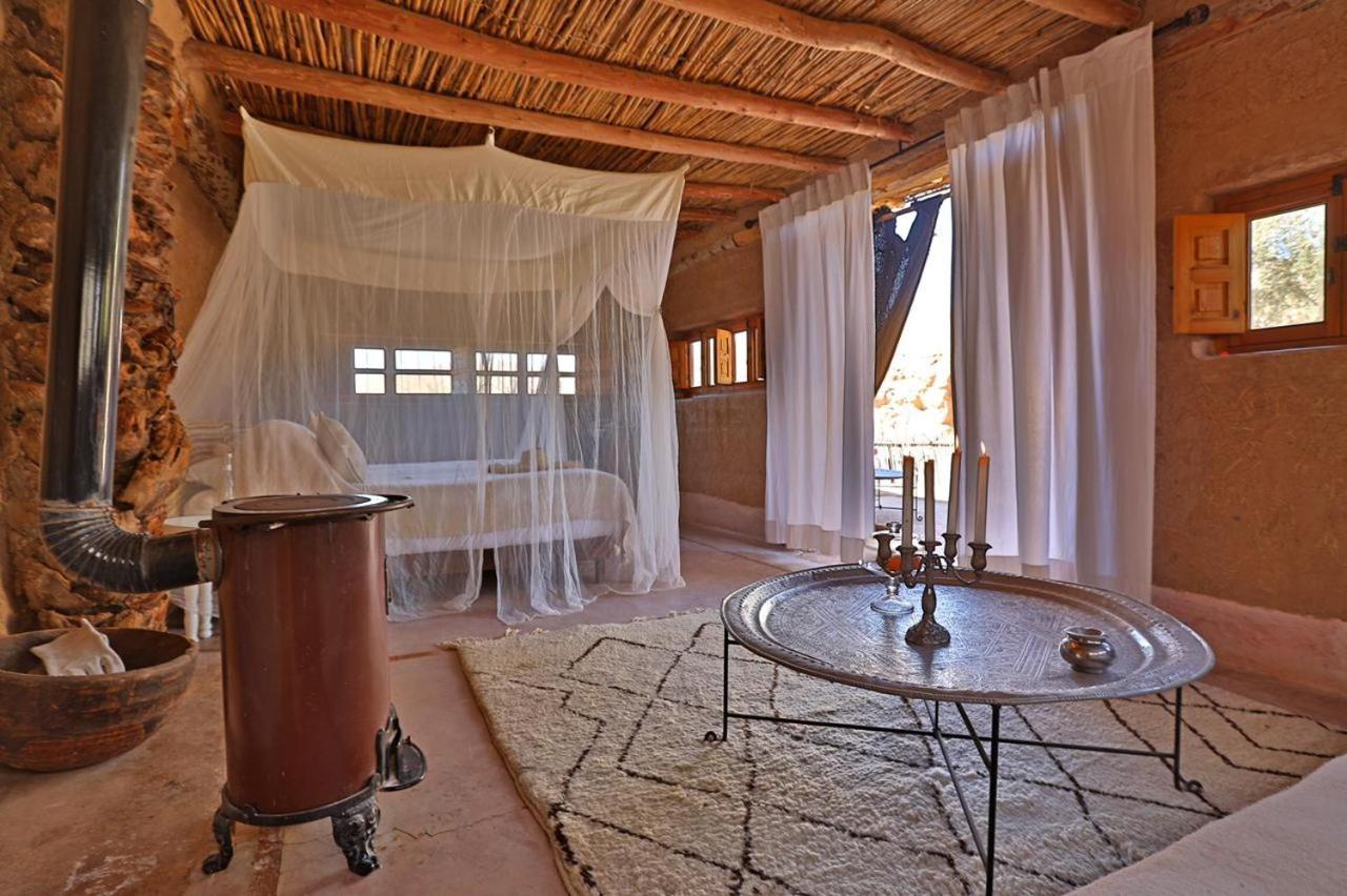 Habitación con cama extragrande.