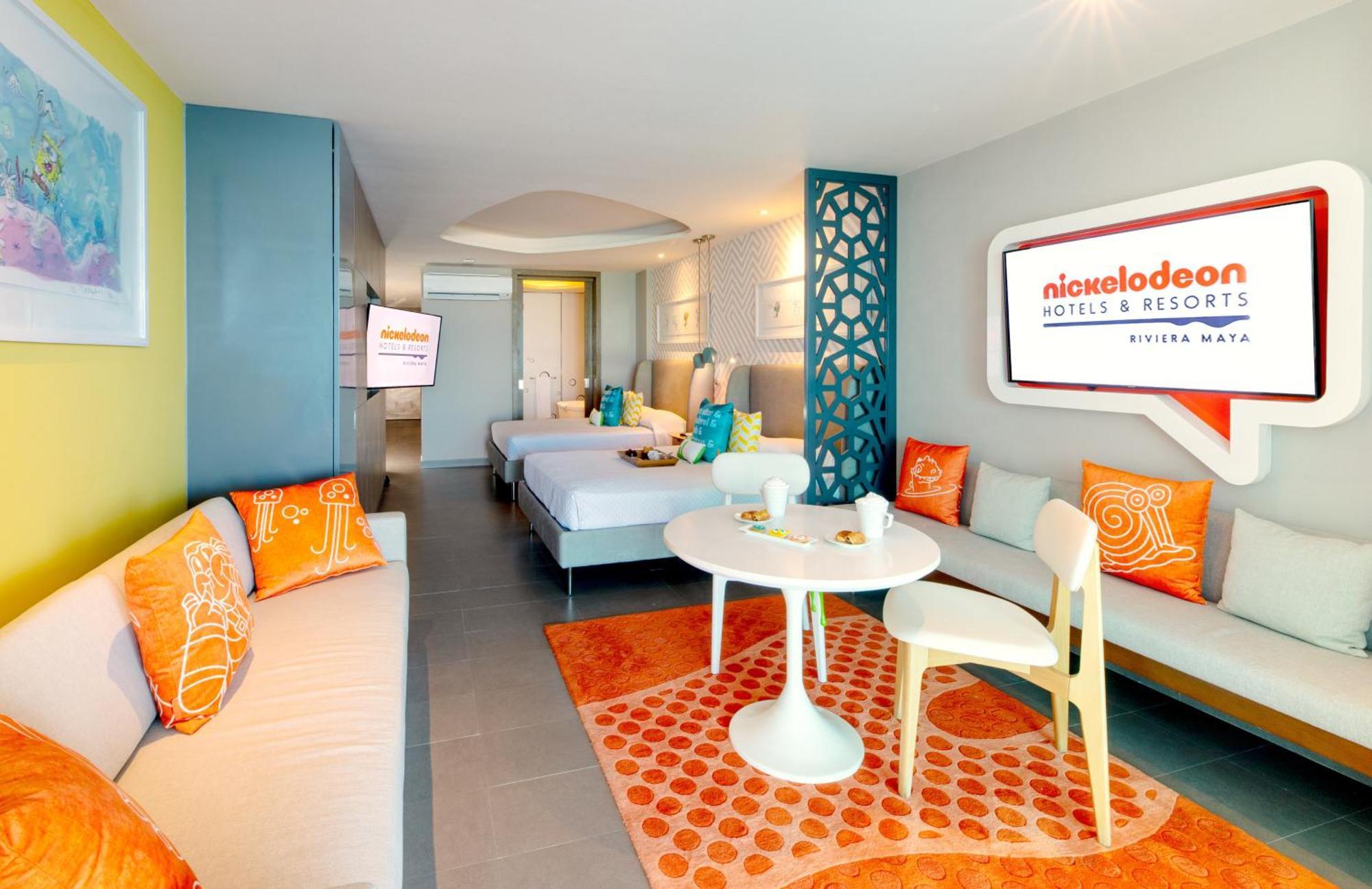 Swim-Up Oceanfront Queen Suite
