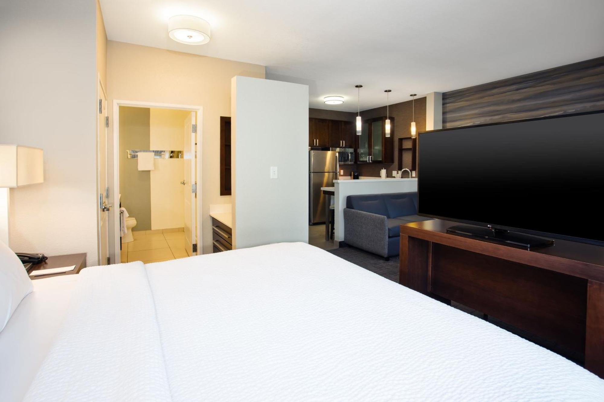 One-Bedroom Suite with Sofa Bed,1633694722:JPEG