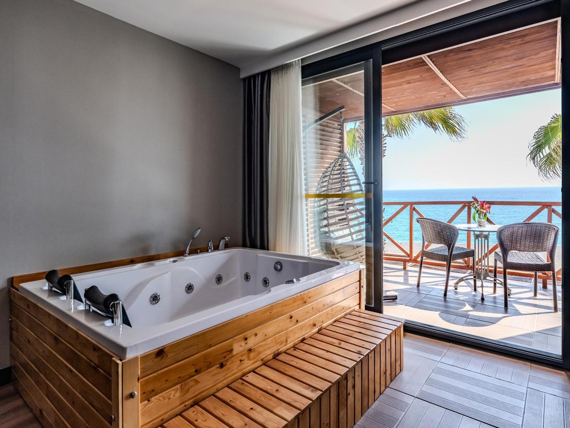 King Suite Spa Bath