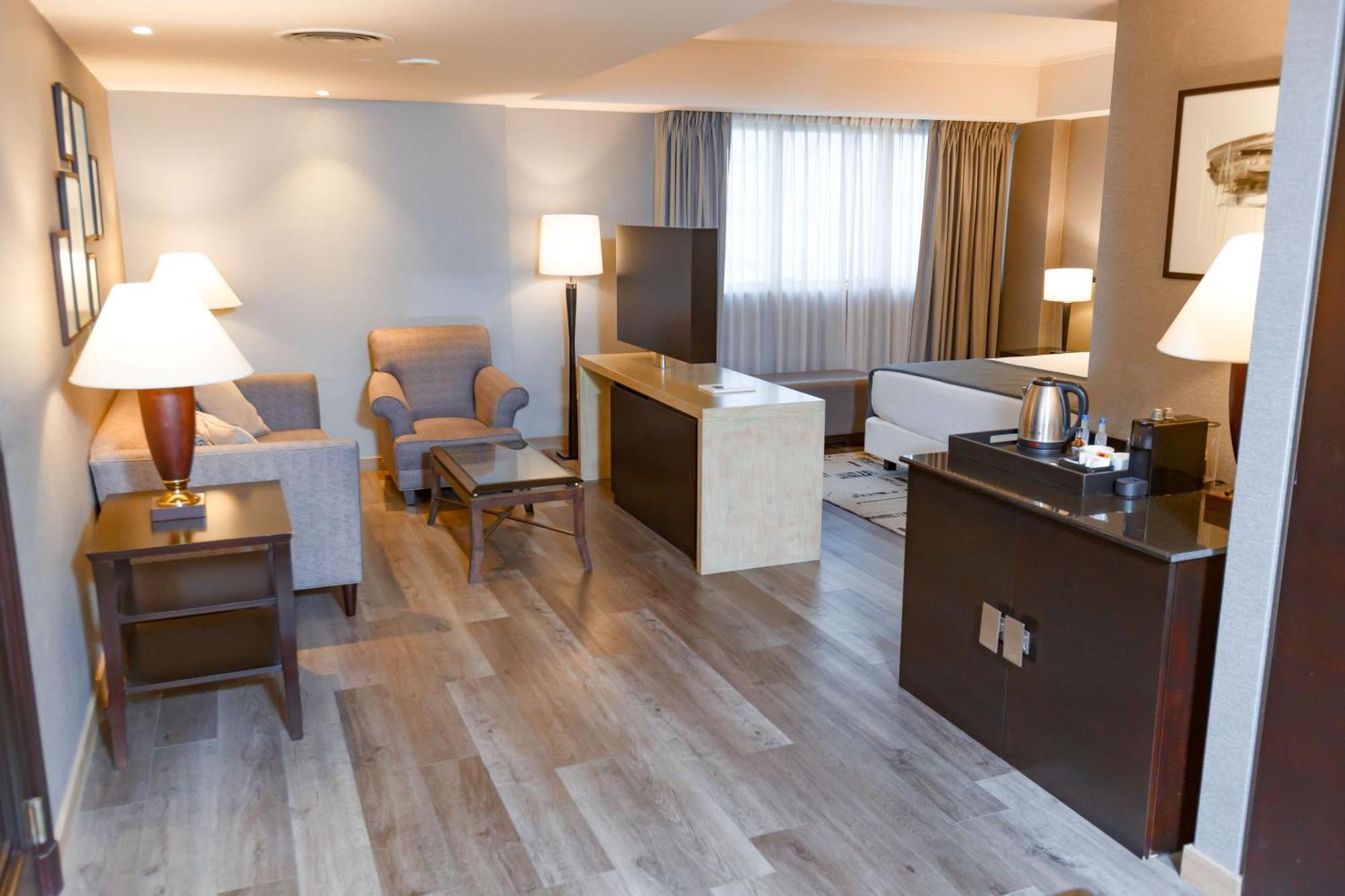 Junior King Suite Seating Area