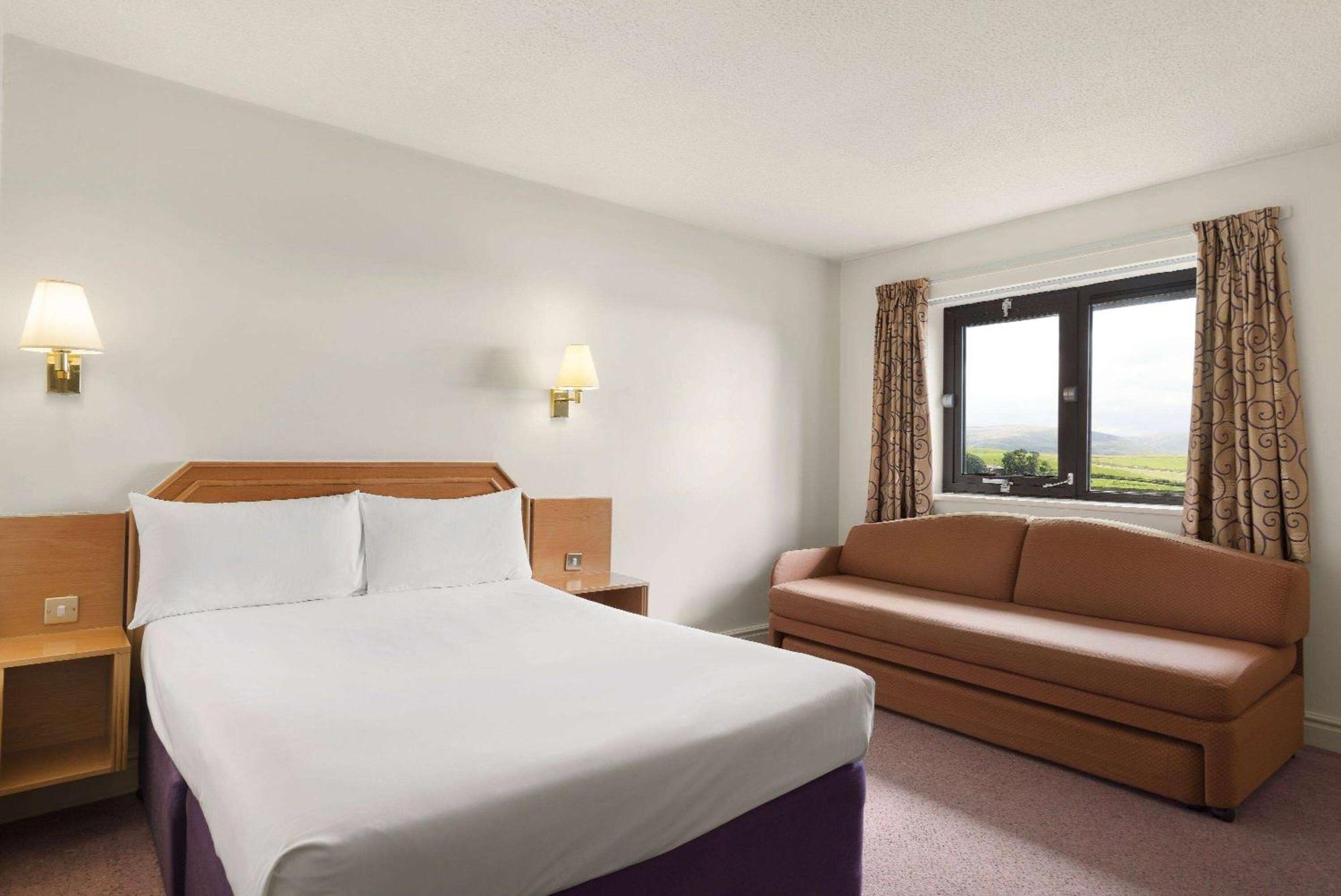 Double Room One Double One Single Bed Lake View Non-Smoking,1662979890:JPEG