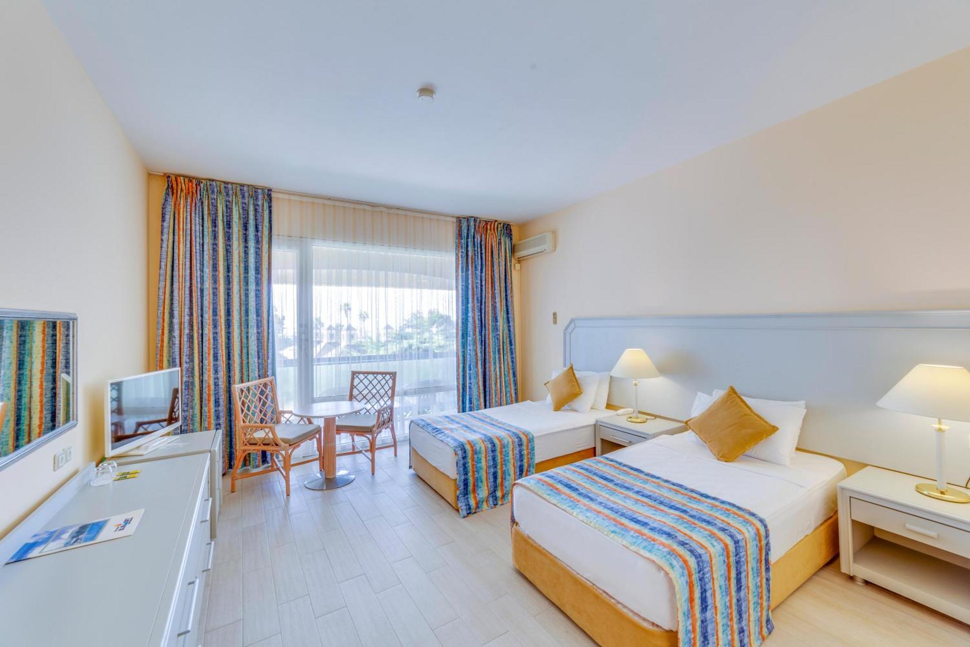Double or Twin Room Sea View
