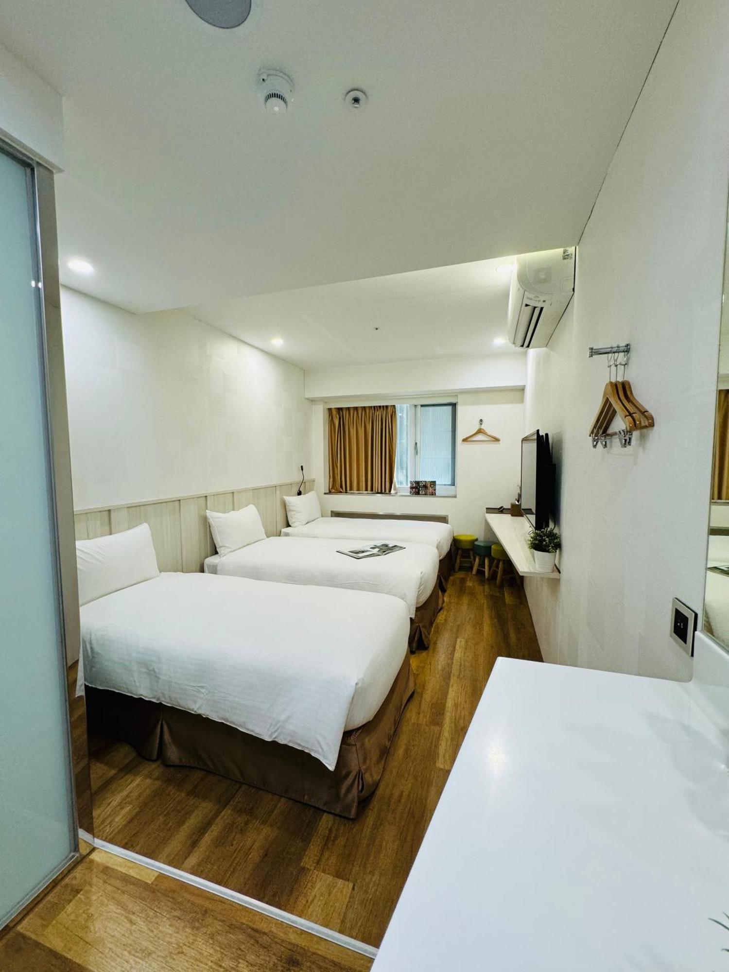 Triple Room with City View