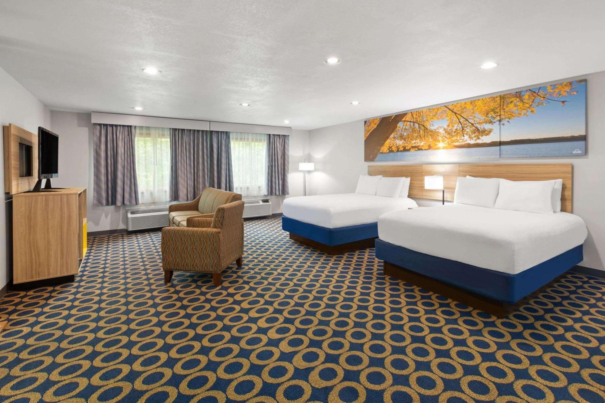 Studio Queen Suite with Two Queen Beds - Accessibe/Non-Smoking