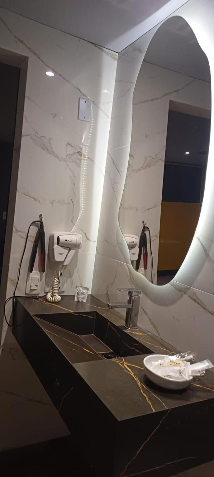 Deluxe Suite Spa Bath