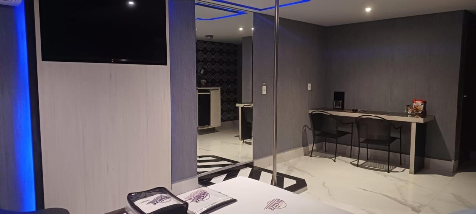 Deluxe Suite Spa Bath
