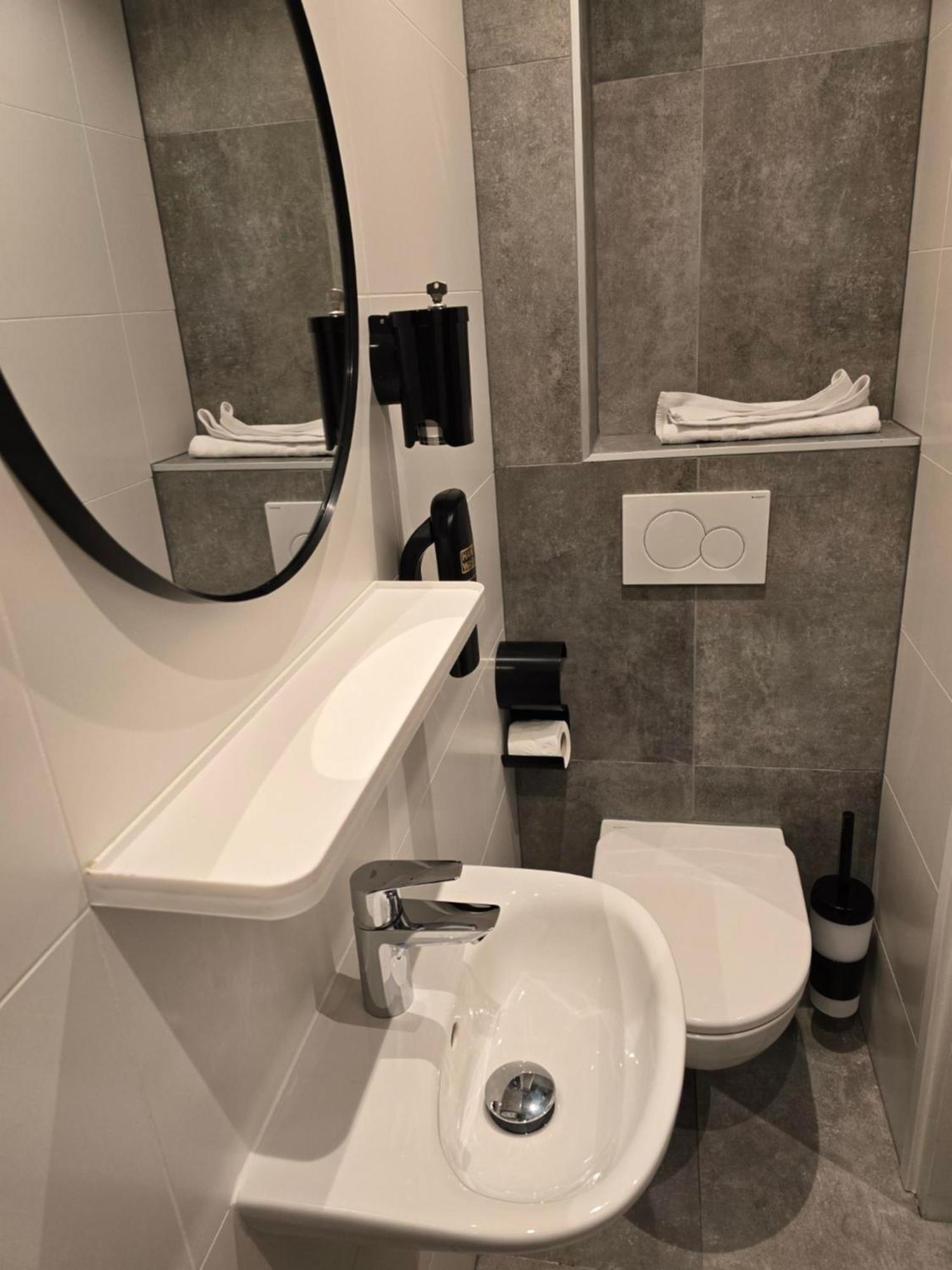 Habitación triple con vistas al canal y baño privado